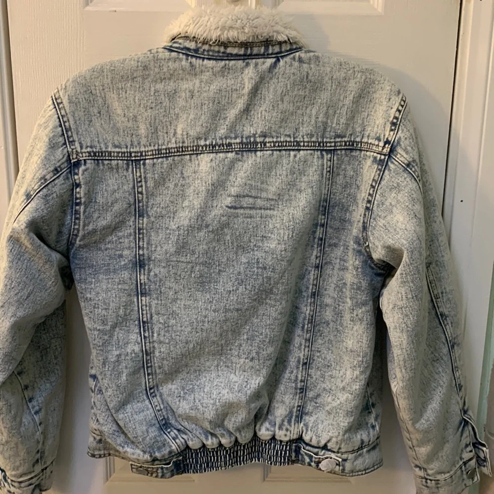 Light wash Sherpa lined jean jacket - Picture 7 of 7